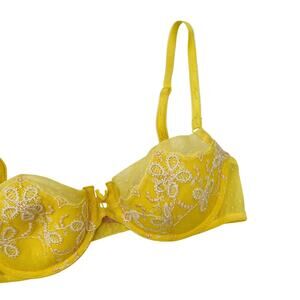 Victoria's Secret Angel's Y2K 2007 Balconet Yellow Lace Bra